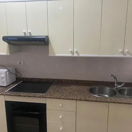 Comfortable And Conveniently Located House דירה