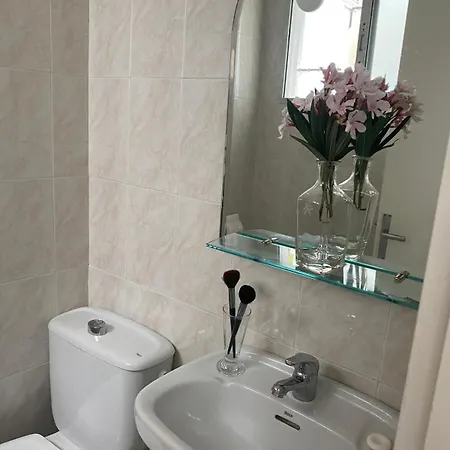 Comfortable And Conveniently Located House Apartman *